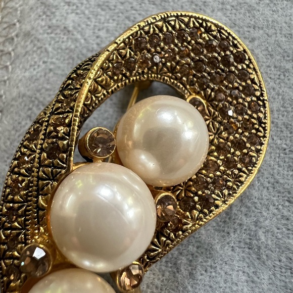 Antique Ornate Goldtone Brooch With Pearls And Small Amber Stones - Picture 2 of 4
